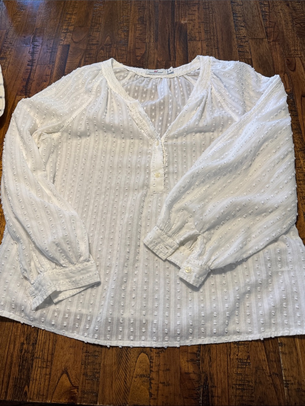 Vineyard Vines 🐳 White Popover Swiss Dot Top